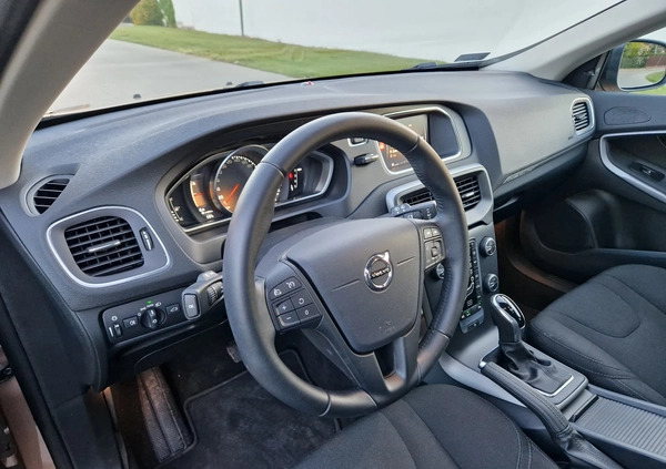 Volvo V40 cena 89000 przebieg: 14990, rok produkcji 2017 z Brodnica małe 172